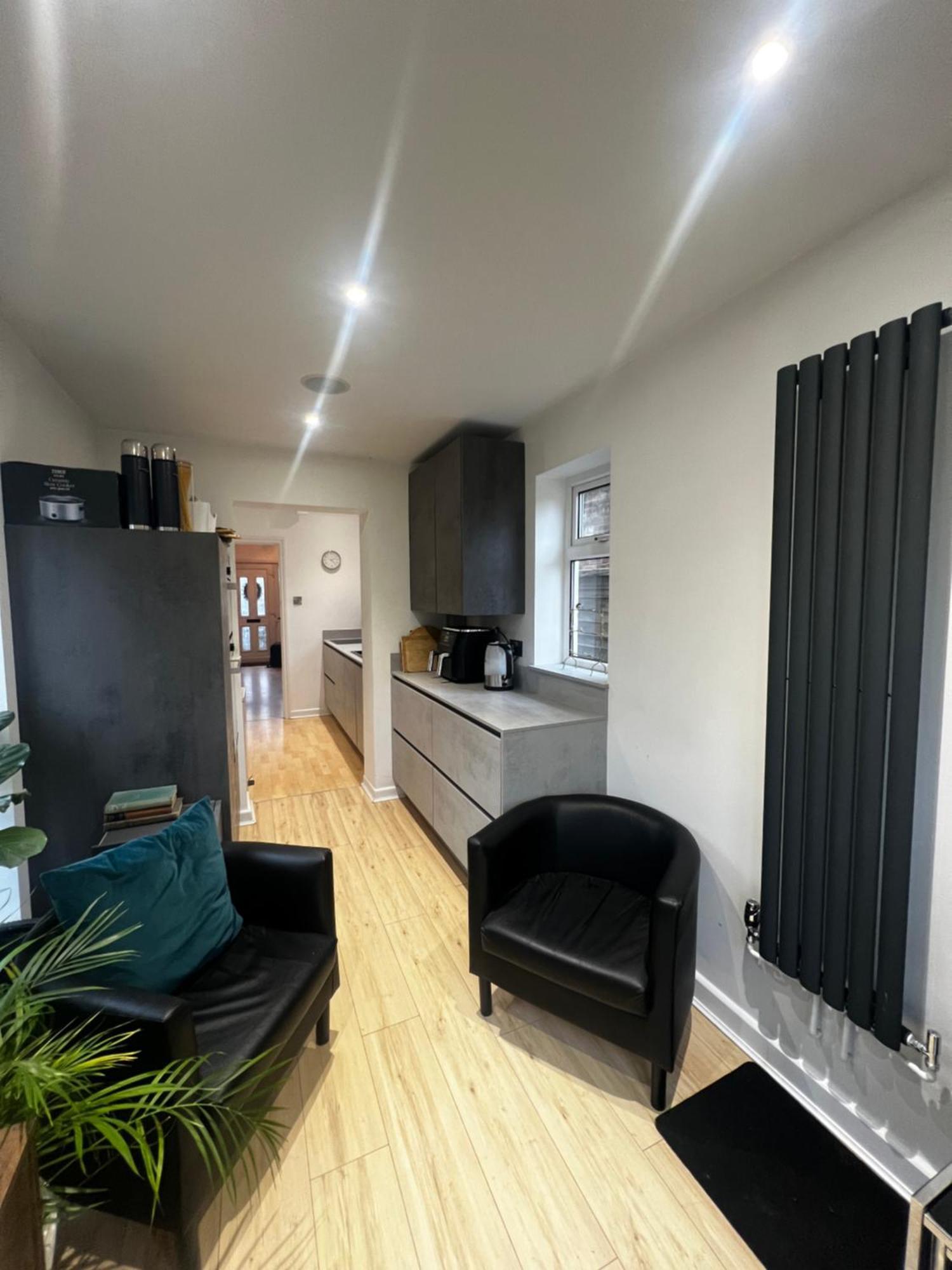 Warm And Cosy City Centre Home Near Train Station チチェスター エクステリア 写真